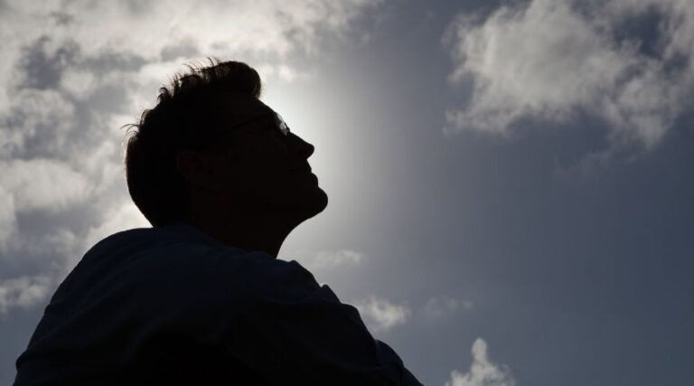 El Dios de lejos, el Dios de cerca y el Dios dentro de nosotros